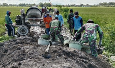 Sinergi TNI Dan Warga Percepat Pembangunan Infrastruktur Desa